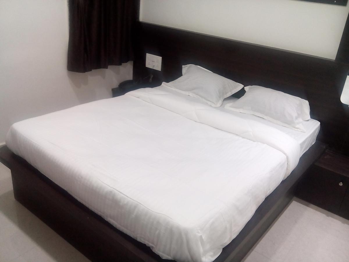 Hotel Gayatri Dwārka 外观 照片