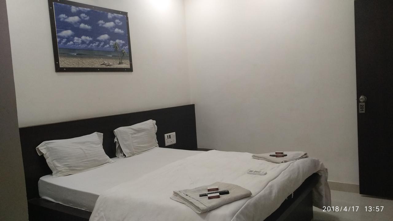 Hotel Gayatri Dwārka 外观 照片